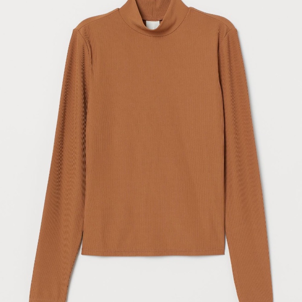 NWOT. Fitted ribbed turtleneck